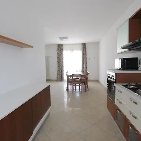 Lauretta Jesolo